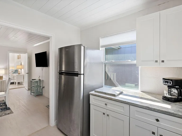 670 Hernando St #D — Photo 6