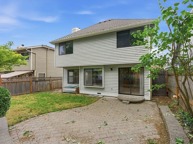 2227 SE 8th Pl — Photo 4