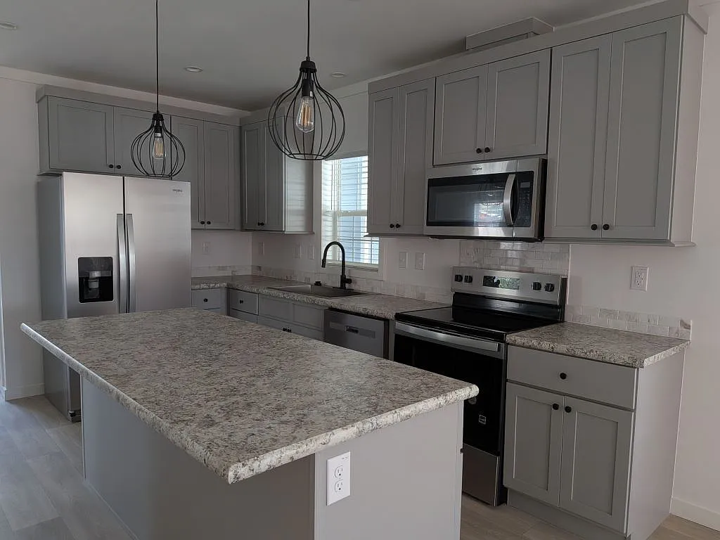 3 bed, 2.0 bath, 1248 sqft, $1,999 — Photo 2