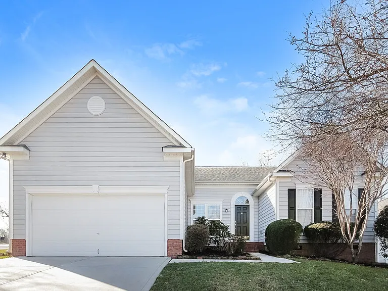 1001 Andrea Pl — Photo 1