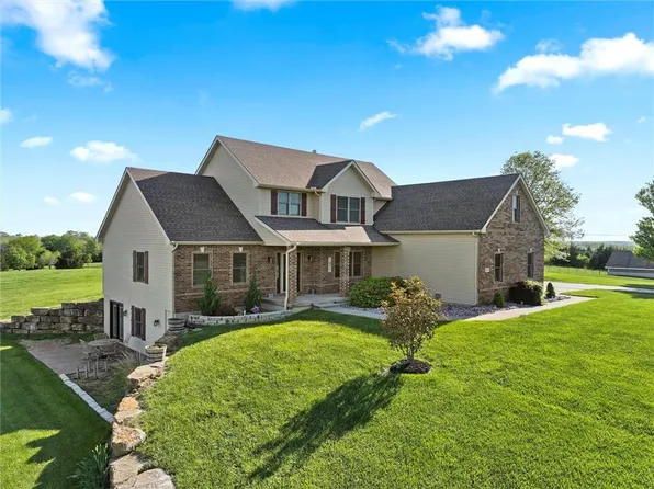 17955 Highview St, Tonganoxie, KS 66086