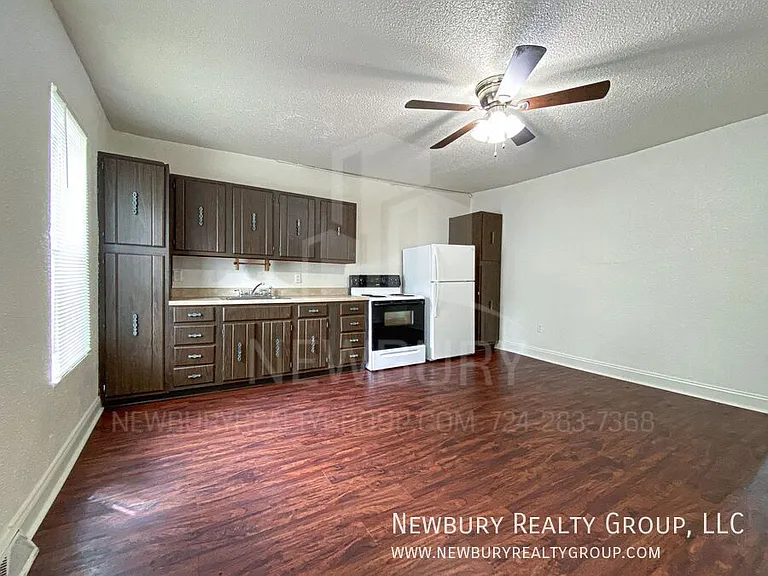 37 Hickory St — Photo 1