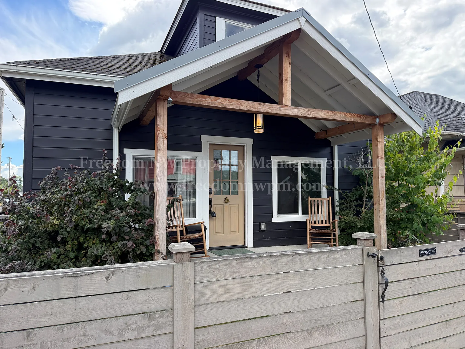3 bed, 1.5 bath, 1196 sqft, $2,200 — Photo 2