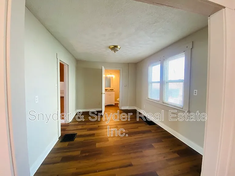 748 Merton Ave — Photo 5