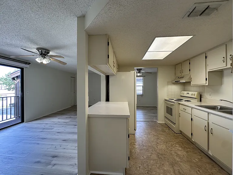 4022 Beaver Ln #1000H — Photo 10
