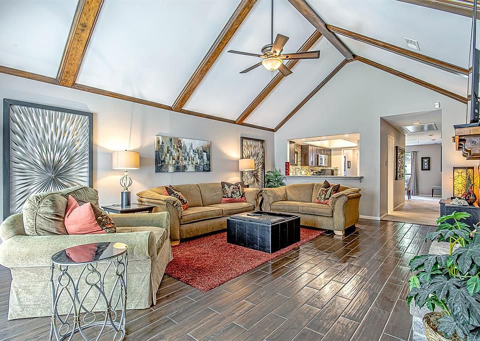 1st image of 2809 Camelot Ln #4