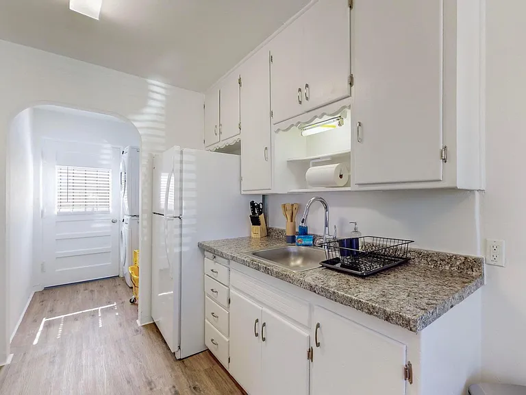 5202 Marquette Ave NE — Photo 4