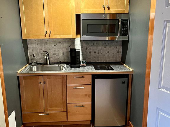 5th image of 651 NW Sundown Ln