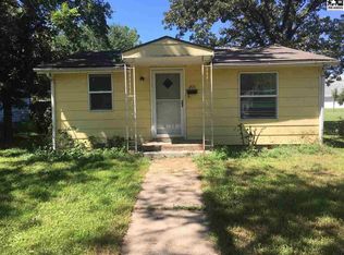 215 Harvey St, Halstead, KS 67056