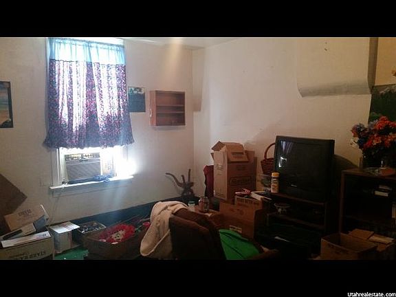 middle bedroom(cleaner now)