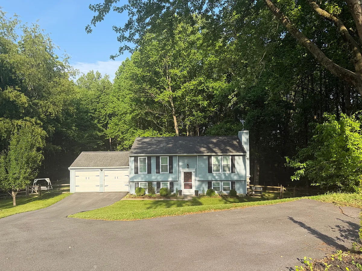 Exterior Front - 600 Morgan Dr E