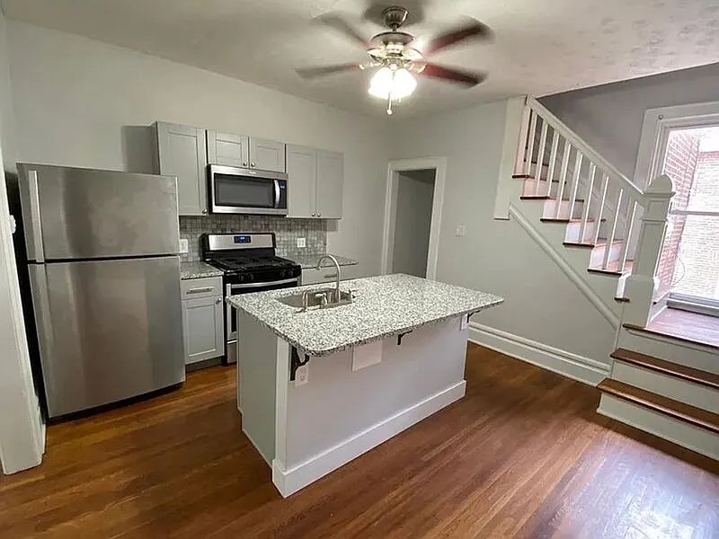 4 bed, 1.5 bath, $2,800 — Photo 2