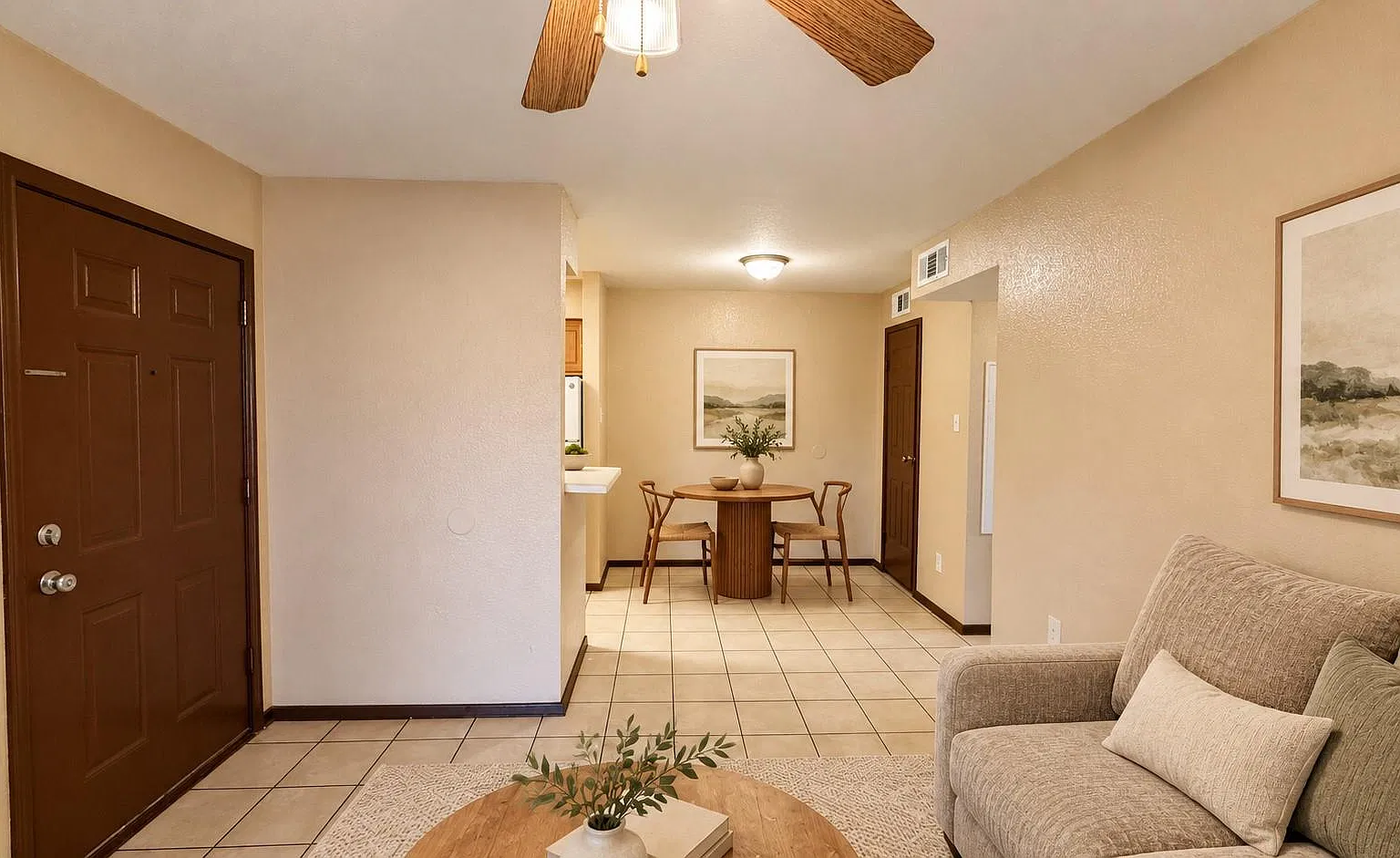 2 bed, 1.0 bath, 786 sqft, $800 — Photo 2