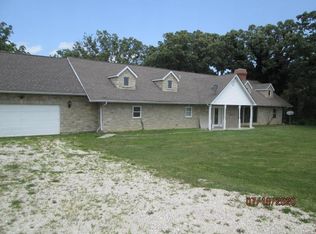 2707 N Service Rd W, Saint Clair, MO 63077