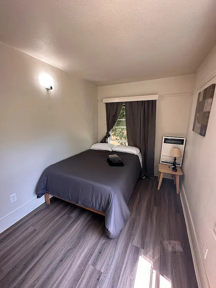 2 bed, 950 sqft, $3,490 — Photo 2