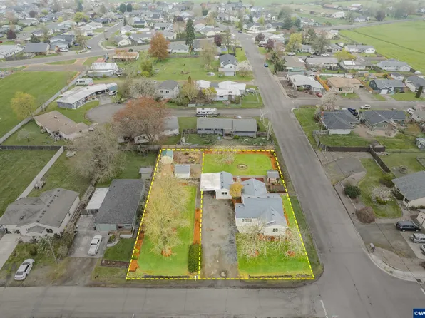 895 Burton St, Harrisburg, OR 97446