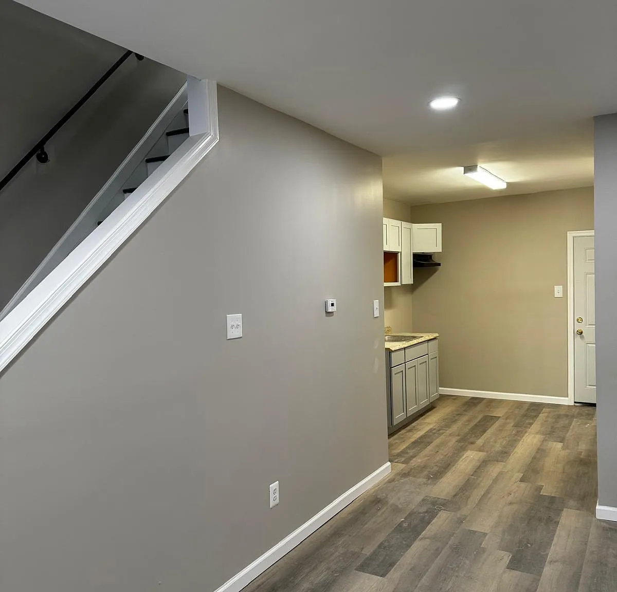 3 bed, 944 sqft, $1,400 — Photo 1