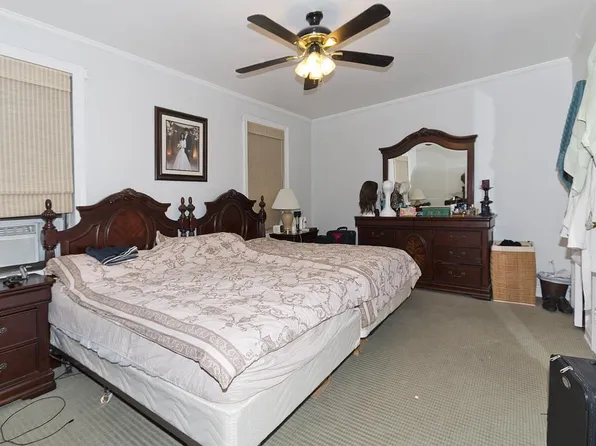 2901 Avenue I image 1 of 7