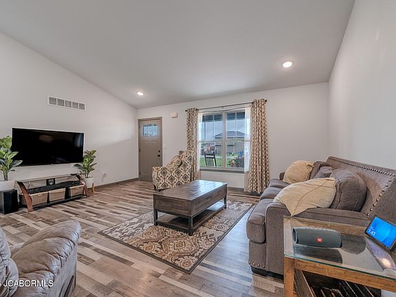 3rd image of 400 Zachary Ct