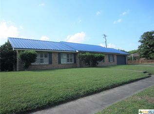 1102 Plantation Rd, Victoria, TX 77904