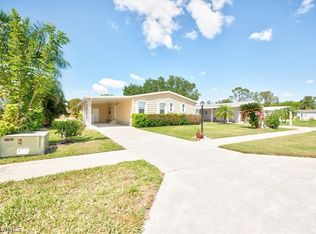 121 Belle Isle Cir, Naples, FL 34112