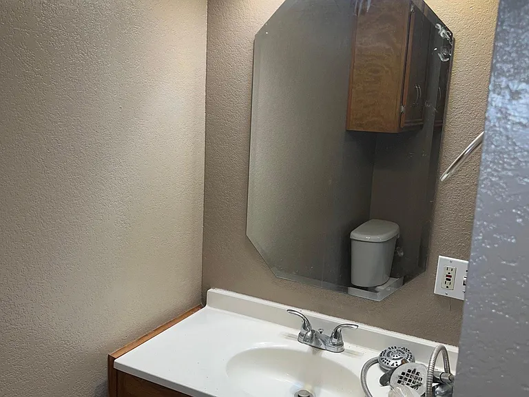 400 Meadow Dr — Photo 6