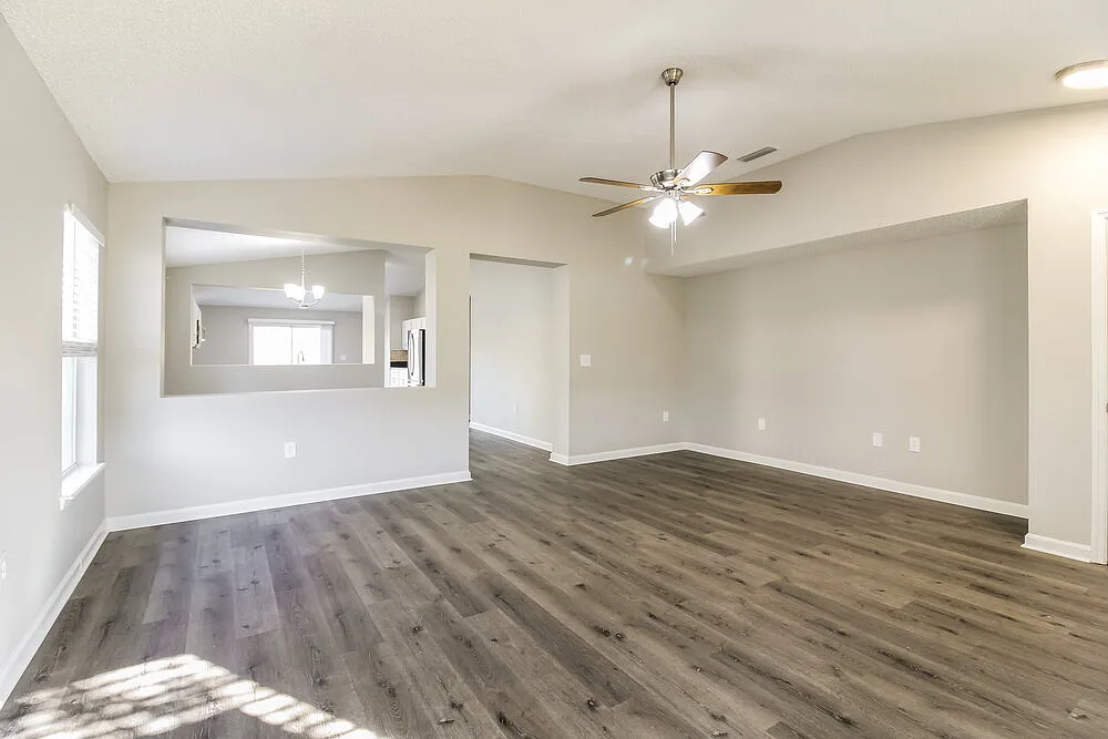 3 bed, 2.0 bath, 1855 sqft, $2,165 — Photo 3