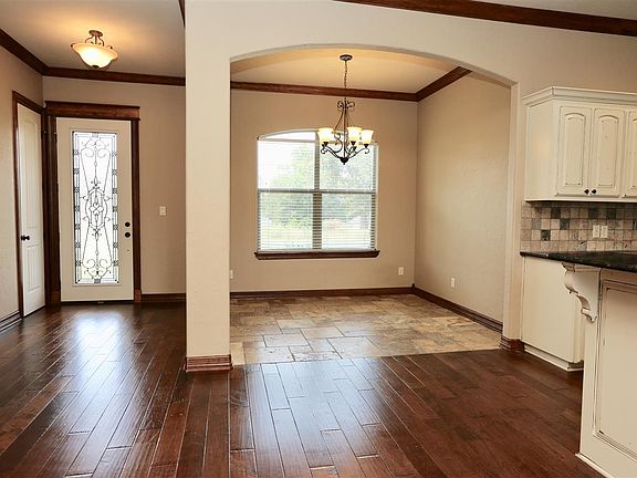 3rd image of 520 Karabeth Ln