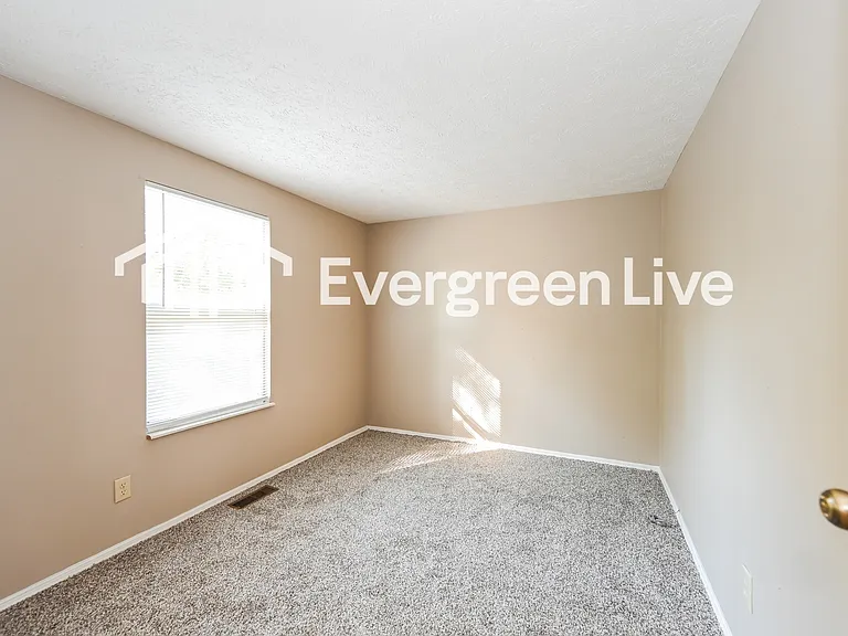 2976 Maureen Ct — Photo 10
