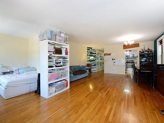 3rd image of 2787 Kennedy Blvd #202