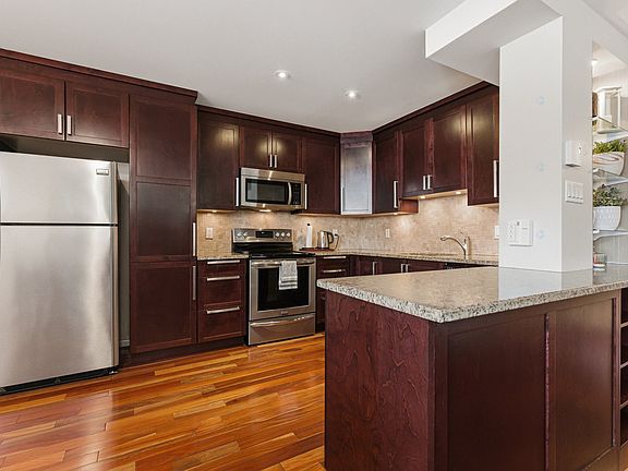 4th image of 2107 Avenue De Melrose