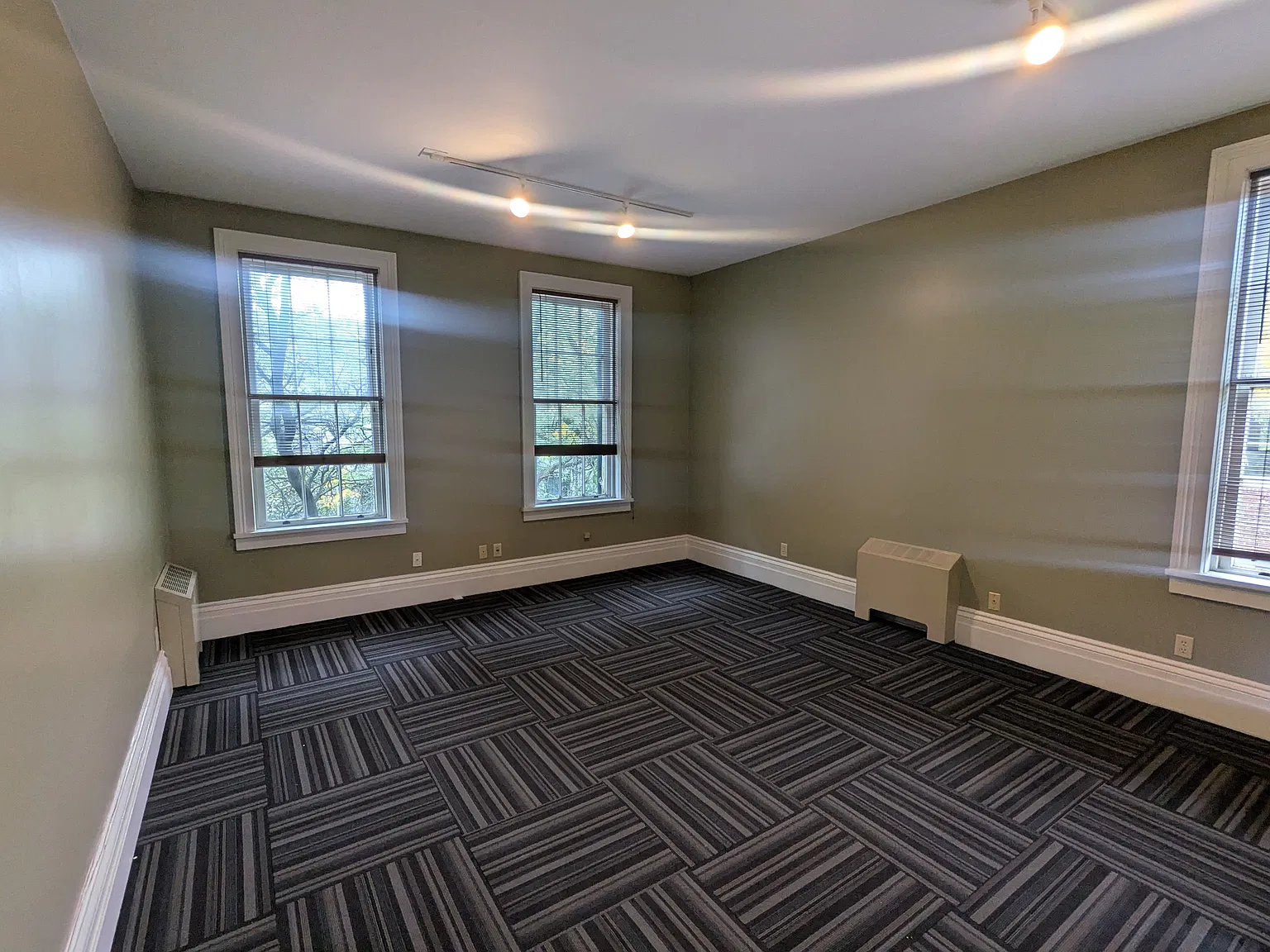 1 bed, 926 sqft, $1,061 — Photo 2