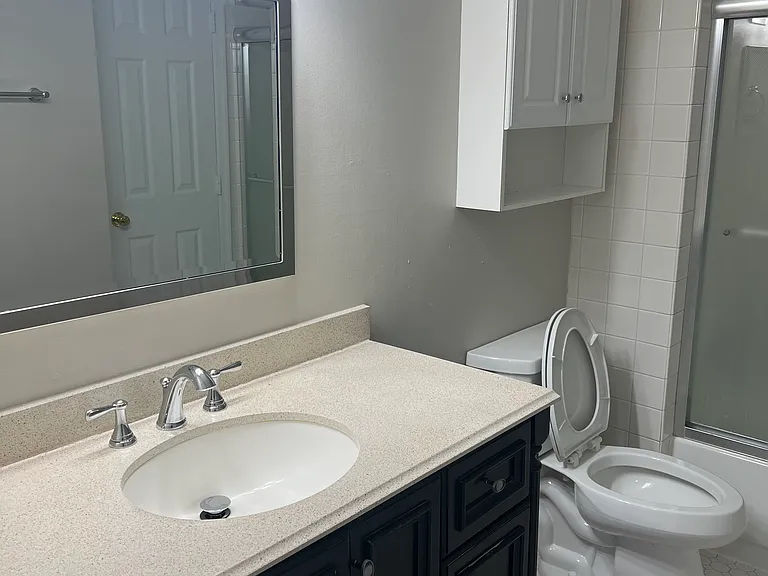 1813 Plymouth Ct — Photo 11