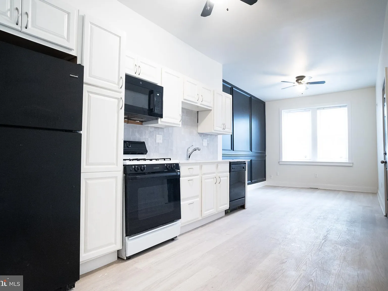 2 bed, 1.0 bath, 900 sqft, $1,900 — Photo 2