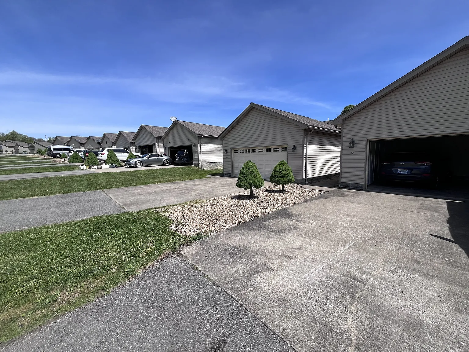 2 bed, 1250 sqft, $1,400 — Photo 2