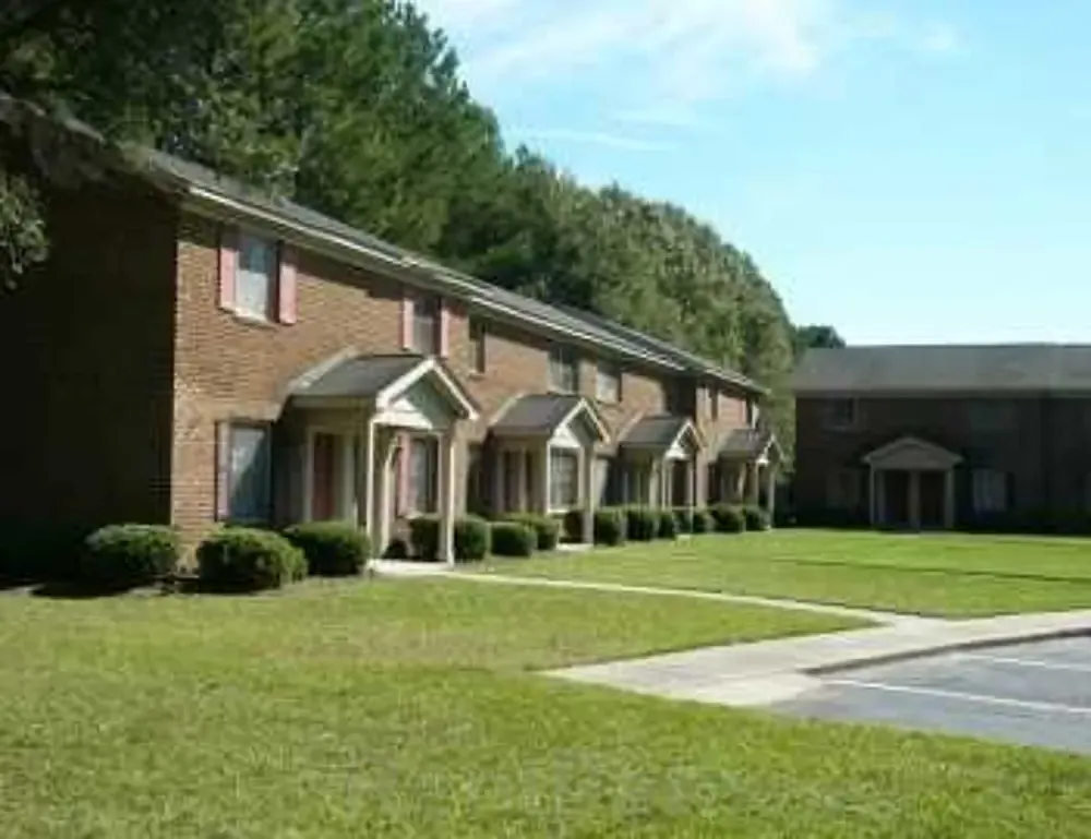 Oakmont Square Apartments — Photo 1