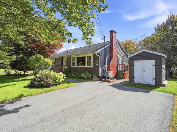 13 Elizabeth St, Dartmouth, NS B2W 2T4