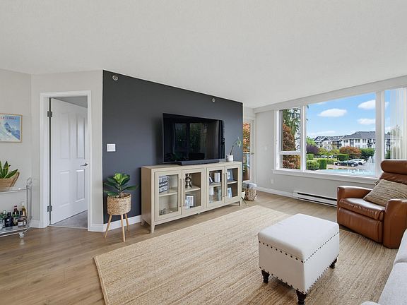 4th image of 3150 Gladwin Rd #204