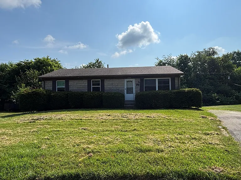 1725 Scarbrough Ct — Photo 1