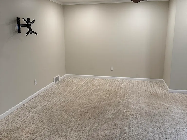 8442 Farrah Ln — Photo 13