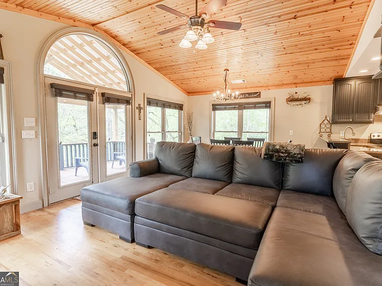 597 Meadow Brook Ln — Photo 21