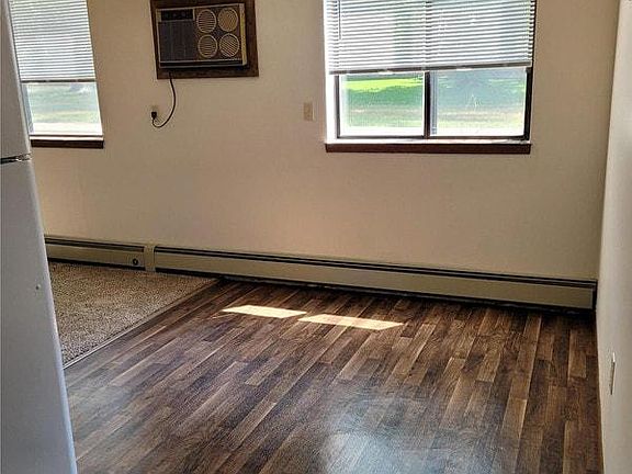 3rd image of 5896 Elm St #5896