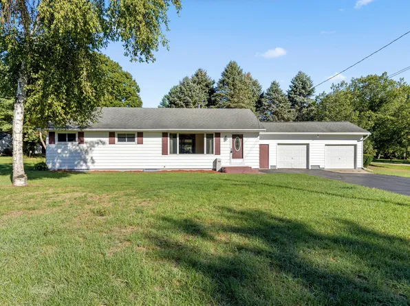 317 E 2nd St, Trufant, MI 49347