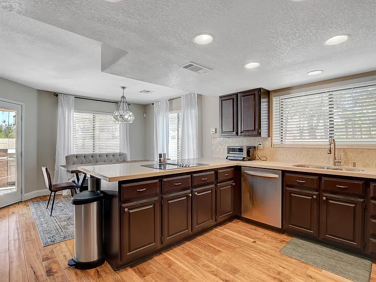 9205 Sandy Shores Dr — Photo 29