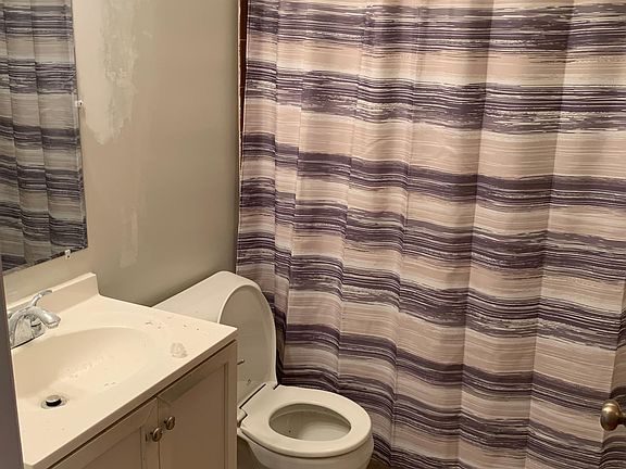 5th image of 63 Rockbridge Cir