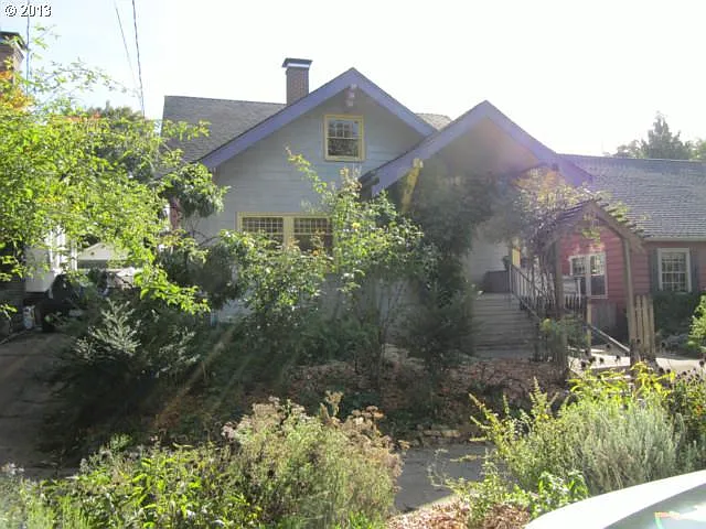 2944 SE Tibbetts St photo 1