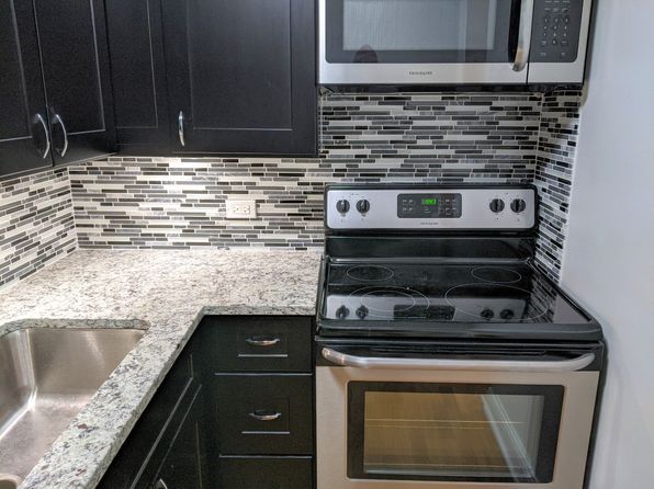 1516 Hinman Ave APT 606