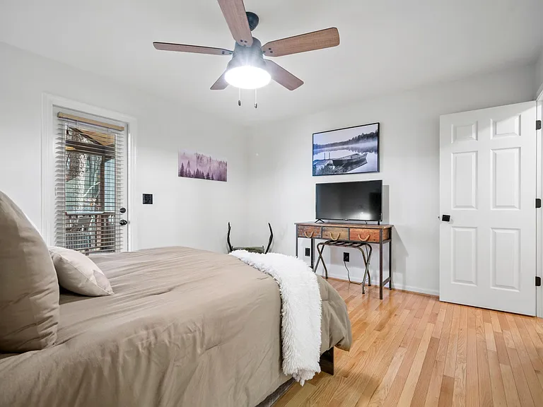 301 Buckskull Hollow Dr — Photo 3