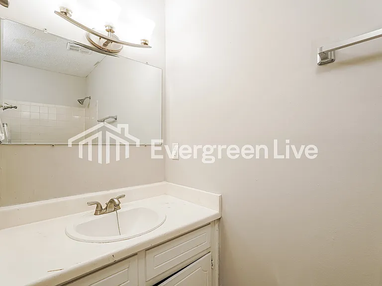 2665 Barclay St — Photo 14