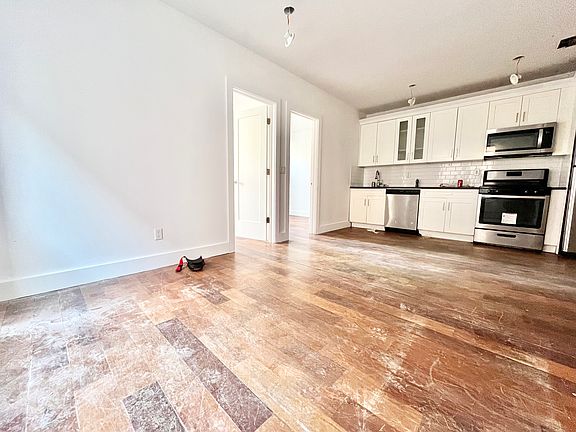5th image of 653 Pennsylvania Ave APT 1R